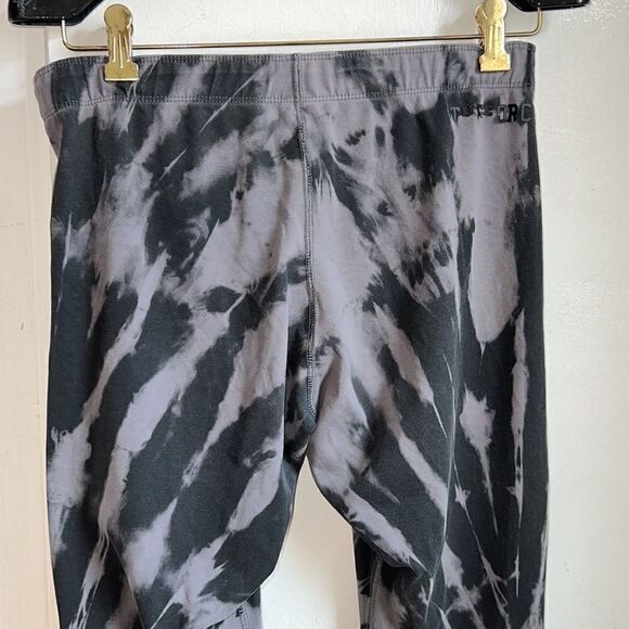 NIKE  Leg-A-See FORCE IS FEMALE Black and Grey Tie Dye Leggings-L - Picture 6 of 11